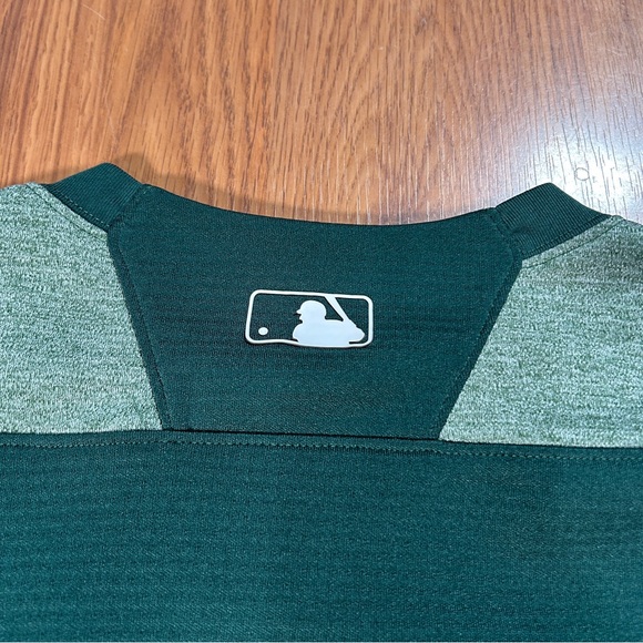 Athletics Stitched Authentic Majestic Thermabase Pullover Mens L - Picture 6 of 14